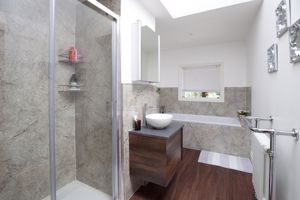 En Suite- click for photo gallery